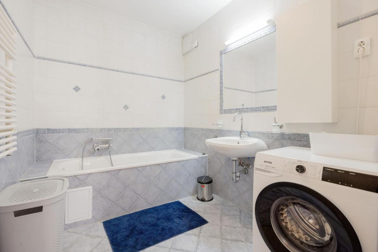 Bright And Spacious Penthouse W/ Terrace & Parking Βουδαπέστη Εξωτερικό φωτογραφία